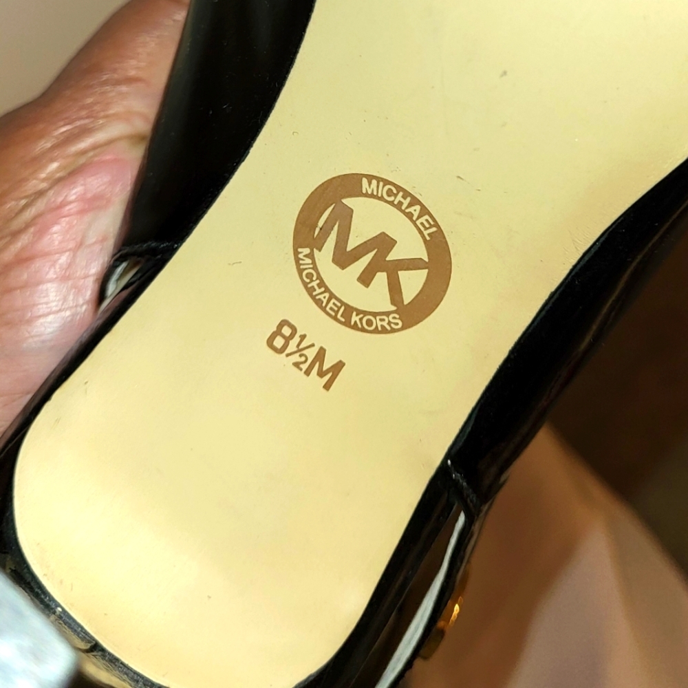 Michael Kors patent leather pump - Picture 6 of 8